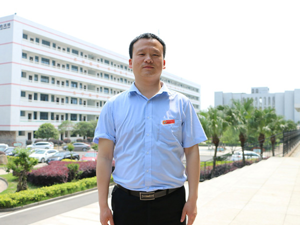 书记兼副校长：曾建华